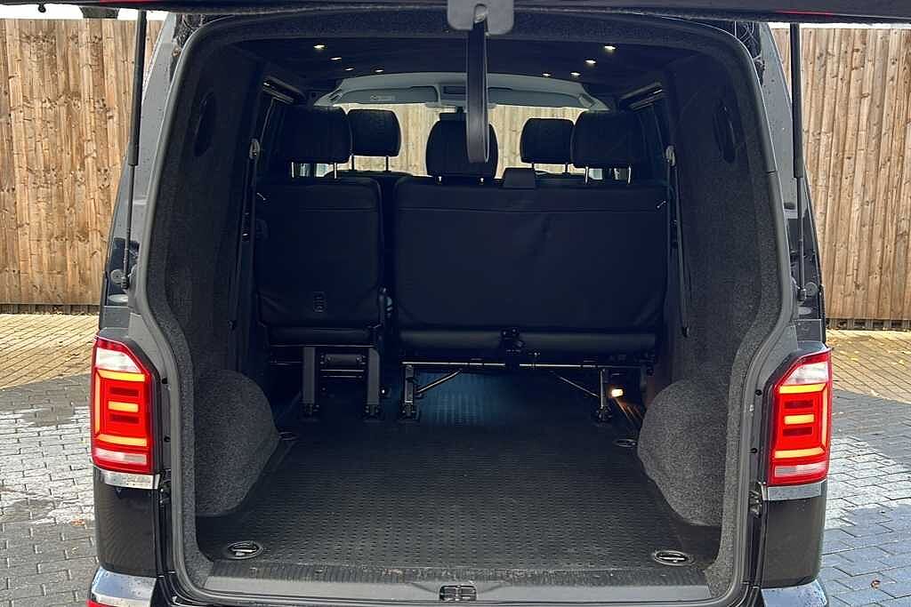 Volkswagen Transporter 2.0 BiTDI BMT 204 Highline Kombi Van 4MOTION DSG