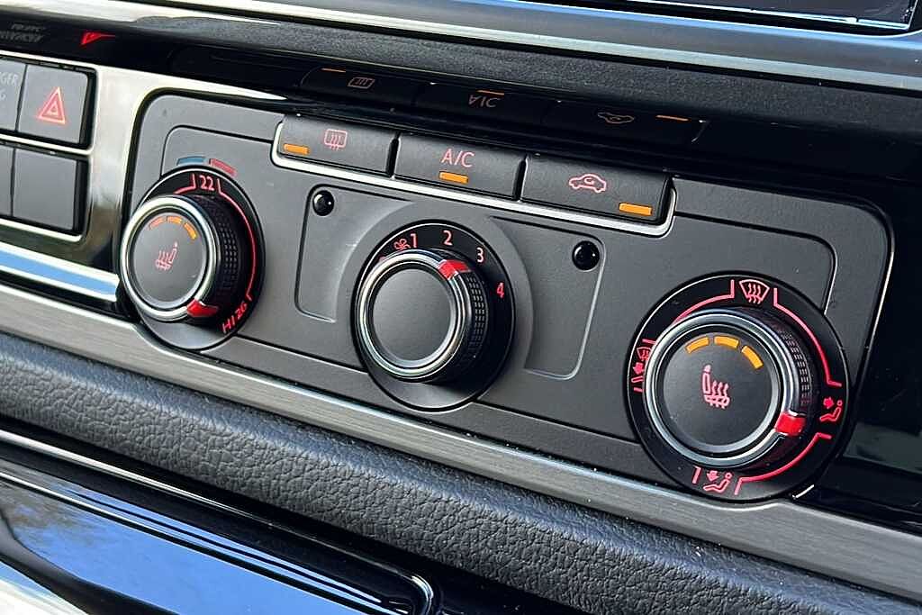 Volkswagen Transporter 2.0 BiTDI BMT 204 Highline Kombi Van 4MOTION DSG