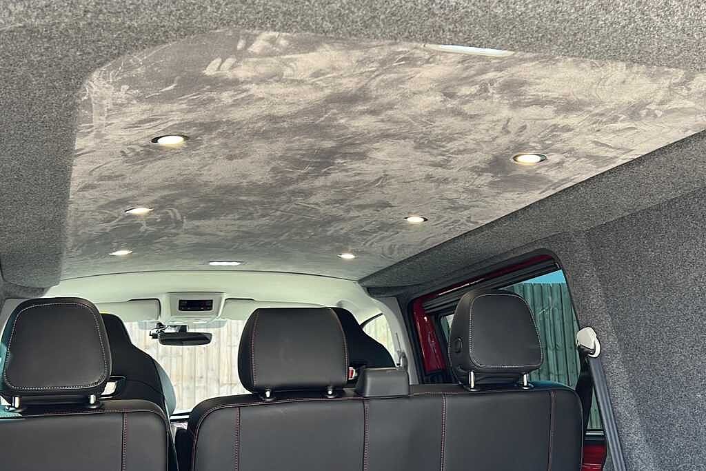Volkswagen Transporter 2.0 BiTDI 204 Highline Kombi Van DSG