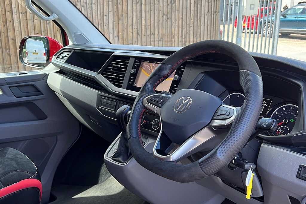 Volkswagen Transporter 2.0 BiTDI 204 Highline Kombi Van DSG