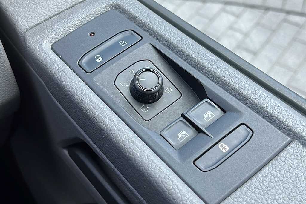 Volkswagen Transporter 2.0 BiTDI 204 Highline Kombi Van DSG