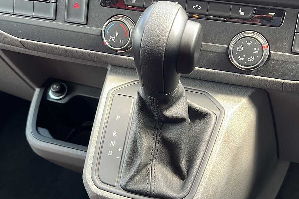 Volkswagen Transporter 2.0 BiTDI 204 Highline Kombi Van DSG