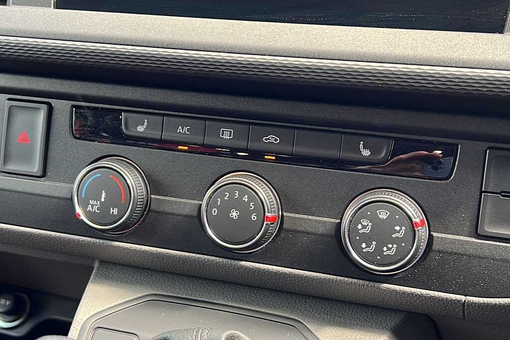 Volkswagen Transporter 2.0 BiTDI 204 Highline Kombi Van DSG