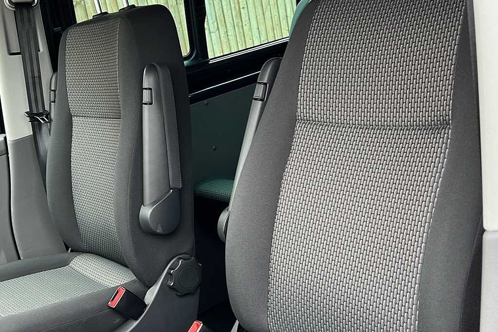 Volkswagen Transporter 2.0 BiTDI 204 Highline Kombi Van 4MOTION DSG