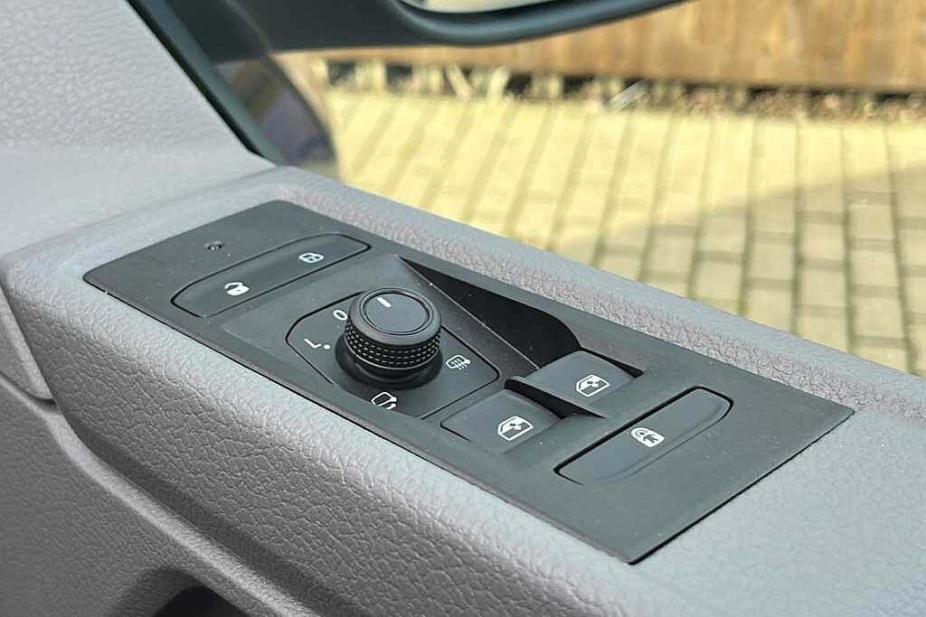 Volkswagen Transporter 2.0 TDI 150 Highline Kombi Van DSG