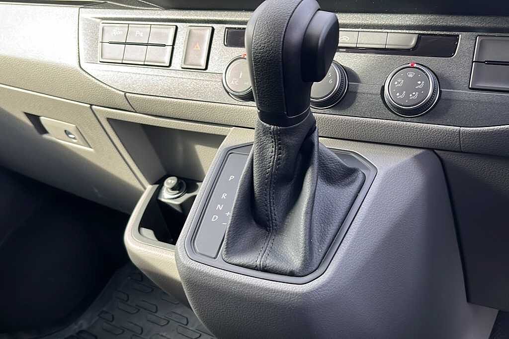 Volkswagen Transporter 2.0 TDI 150 Highline Kombi Van DSG