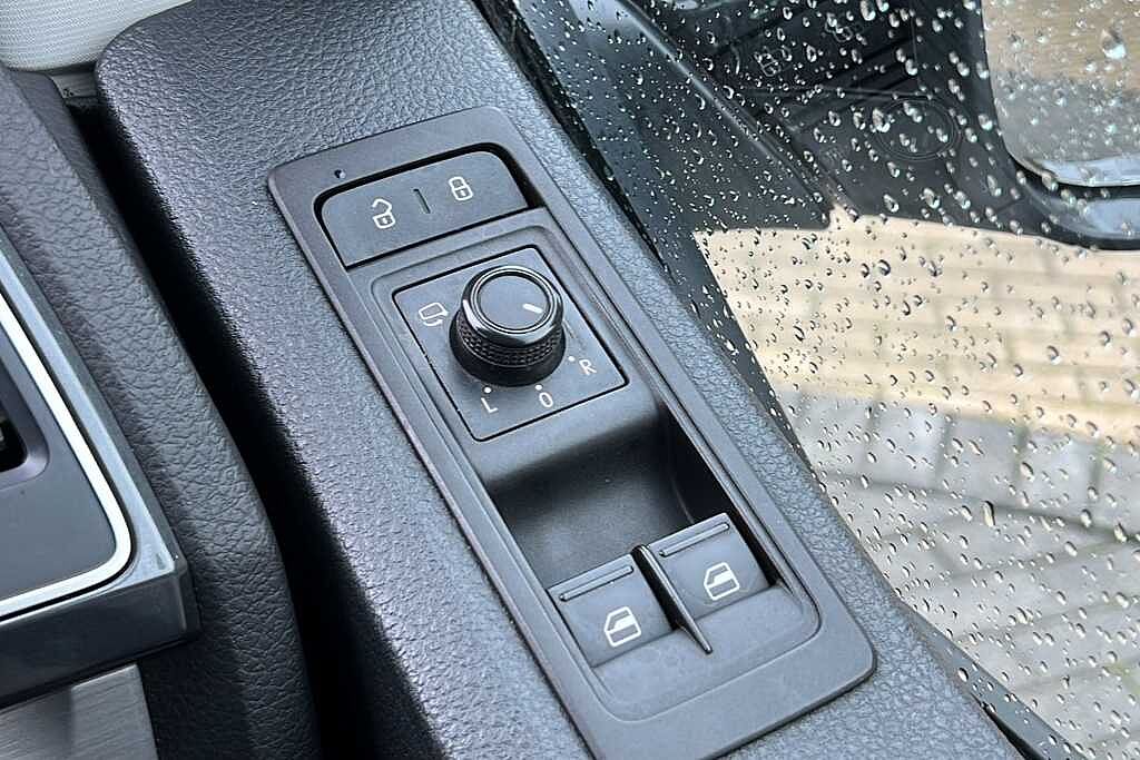 Volkswagen Transporter 2.0 BiTDI BMT 204 Sportline Kombi Van DSG