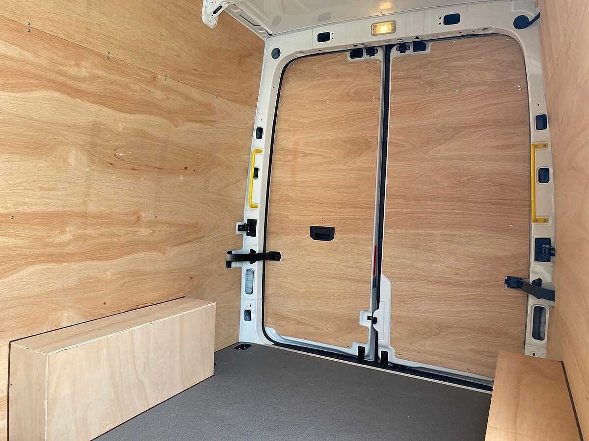 Volkswagen Crafter Cr35 Mwb Diesel Fwd 2.0 TDI 140Ps Trendline Business High Roof Van