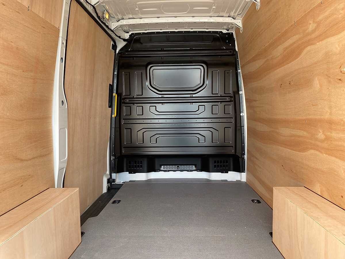Volkswagen Crafter Cr35 Mwb Diesel Fwd 2.0 TDI 140Ps Trendline Business High Roof Van