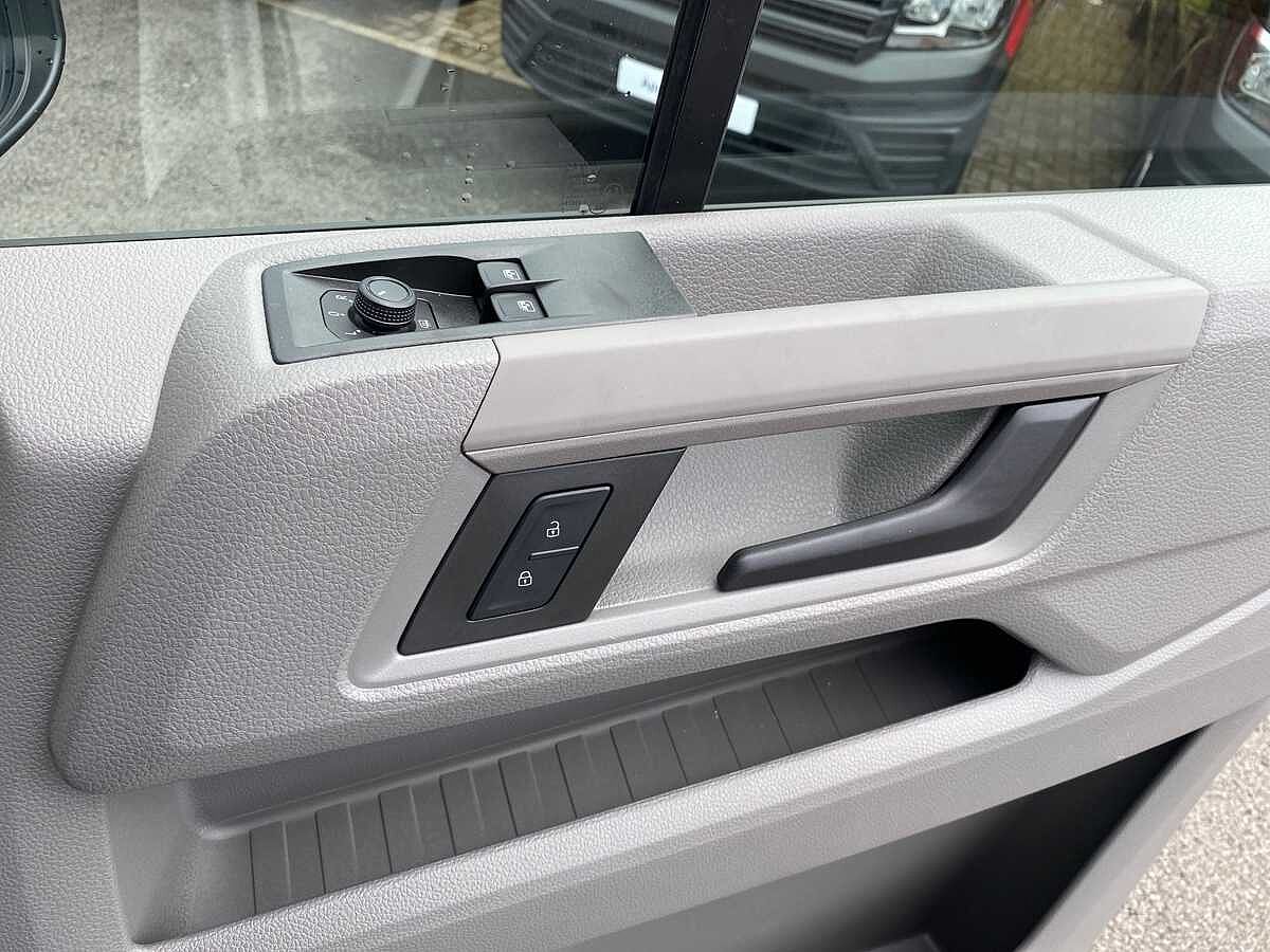 Volkswagen Crafter Cr35 Mwb Diesel Fwd 2.0 TDI 140Ps Trendline Business High Roof Van