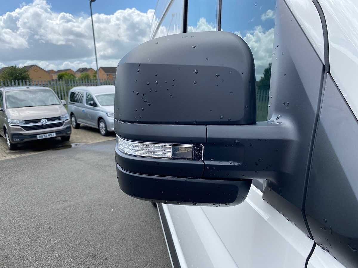 Volkswagen Crafter Cr35 Mwb Diesel Fwd 2.0 TDI 140Ps Trendline Business High Roof Van