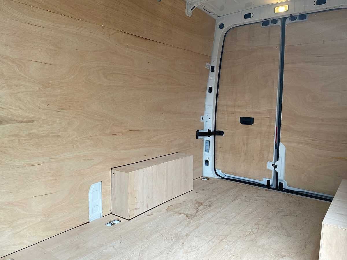 Volkswagen Crafter Cr35 Mwb Diesel Fwd 2.0 TDI 140Ps Startline High Roof Van