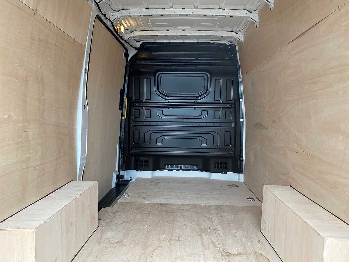 Volkswagen Crafter Cr35 Mwb Diesel Fwd 2.0 TDI 140Ps Startline High Roof Van