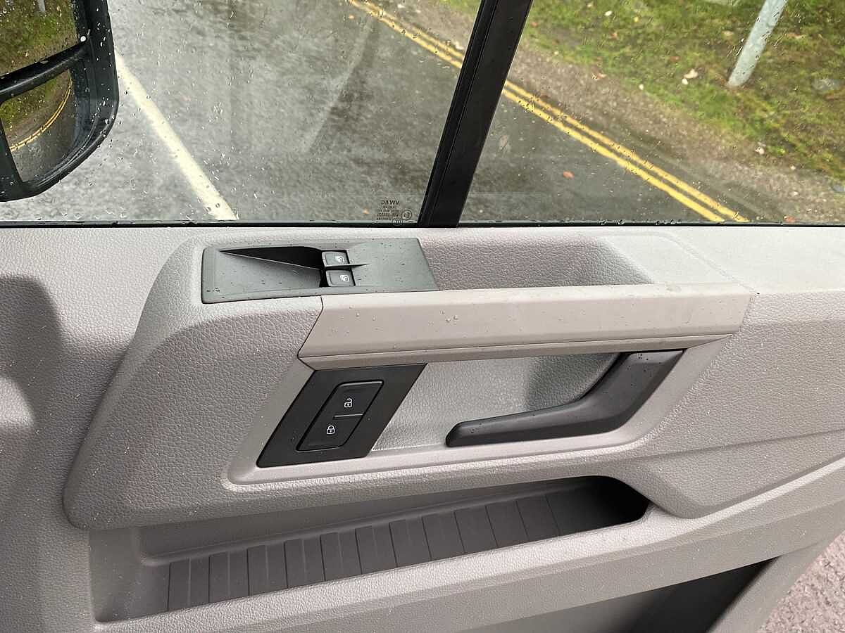 Volkswagen Crafter Cr35 Mwb Diesel Fwd 2.0 TDI 140Ps Startline High Roof Van