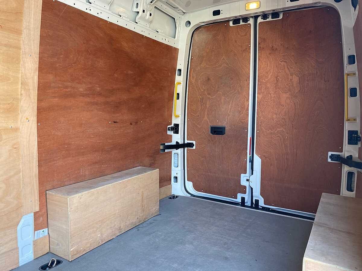Volkswagen Crafter Cr35 Mwb Diesel Fwd 2.0 TDI 140Ps Trendline High Roof Van