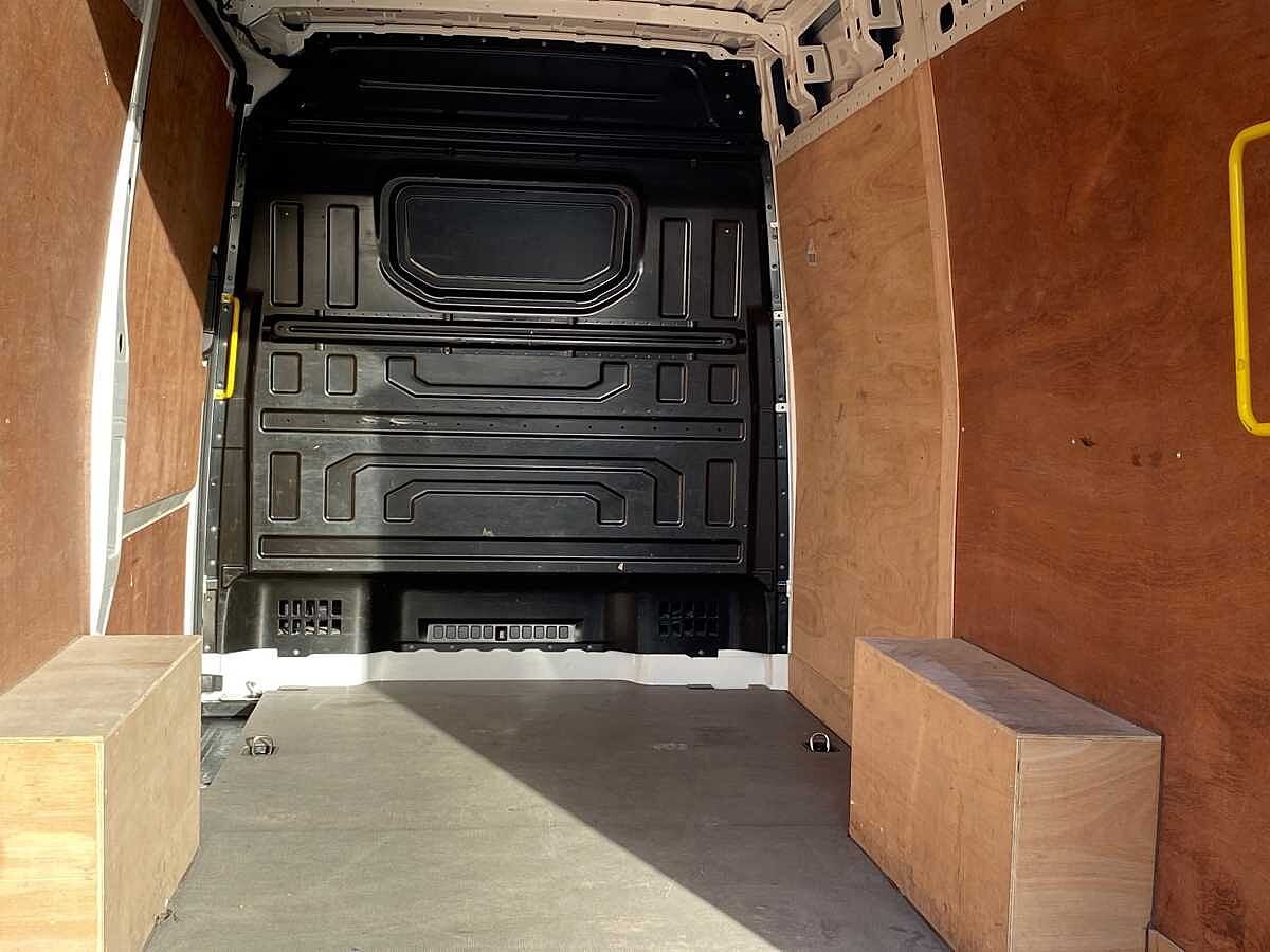 Volkswagen Crafter Cr35 Mwb Diesel Fwd 2.0 TDI 140Ps Trendline High Roof Van