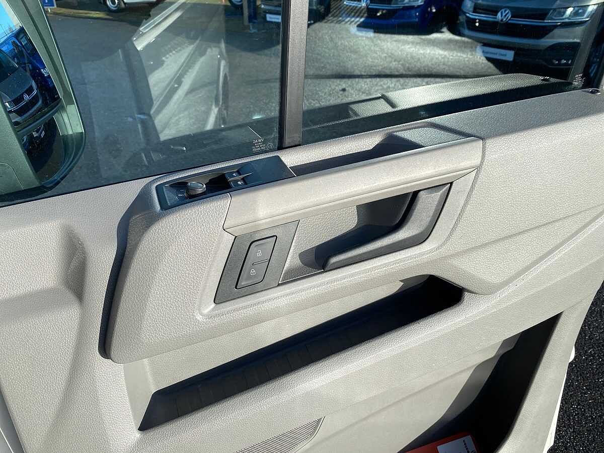 Volkswagen Crafter Cr35 Mwb Diesel Fwd 2.0 TDI 140Ps Trendline High Roof Van