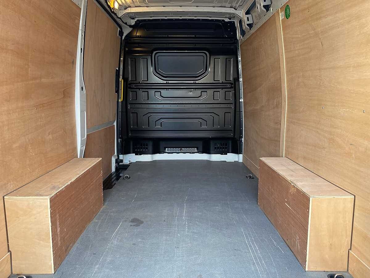 Volkswagen Crafter Cr35 Mwb Diesel Fwd 2.0 TDI 140Ps Trendline High Roof Van