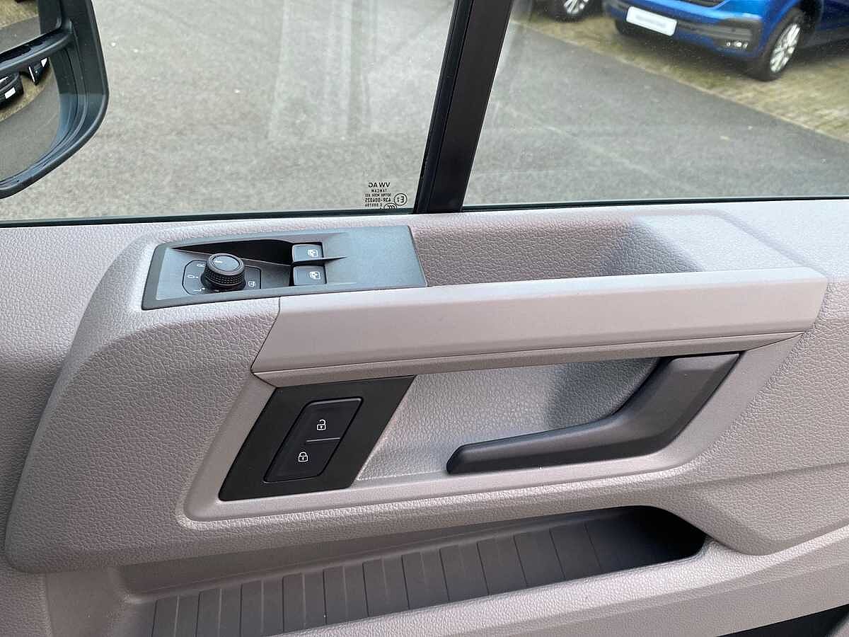Volkswagen Crafter Cr35 Mwb Diesel Fwd 2.0 TDI 140Ps Trendline High Roof Van