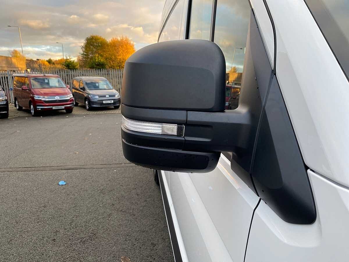 Volkswagen Crafter Cr35 Mwb Diesel Fwd 2.0 TDI 140Ps Trendline High Roof Van