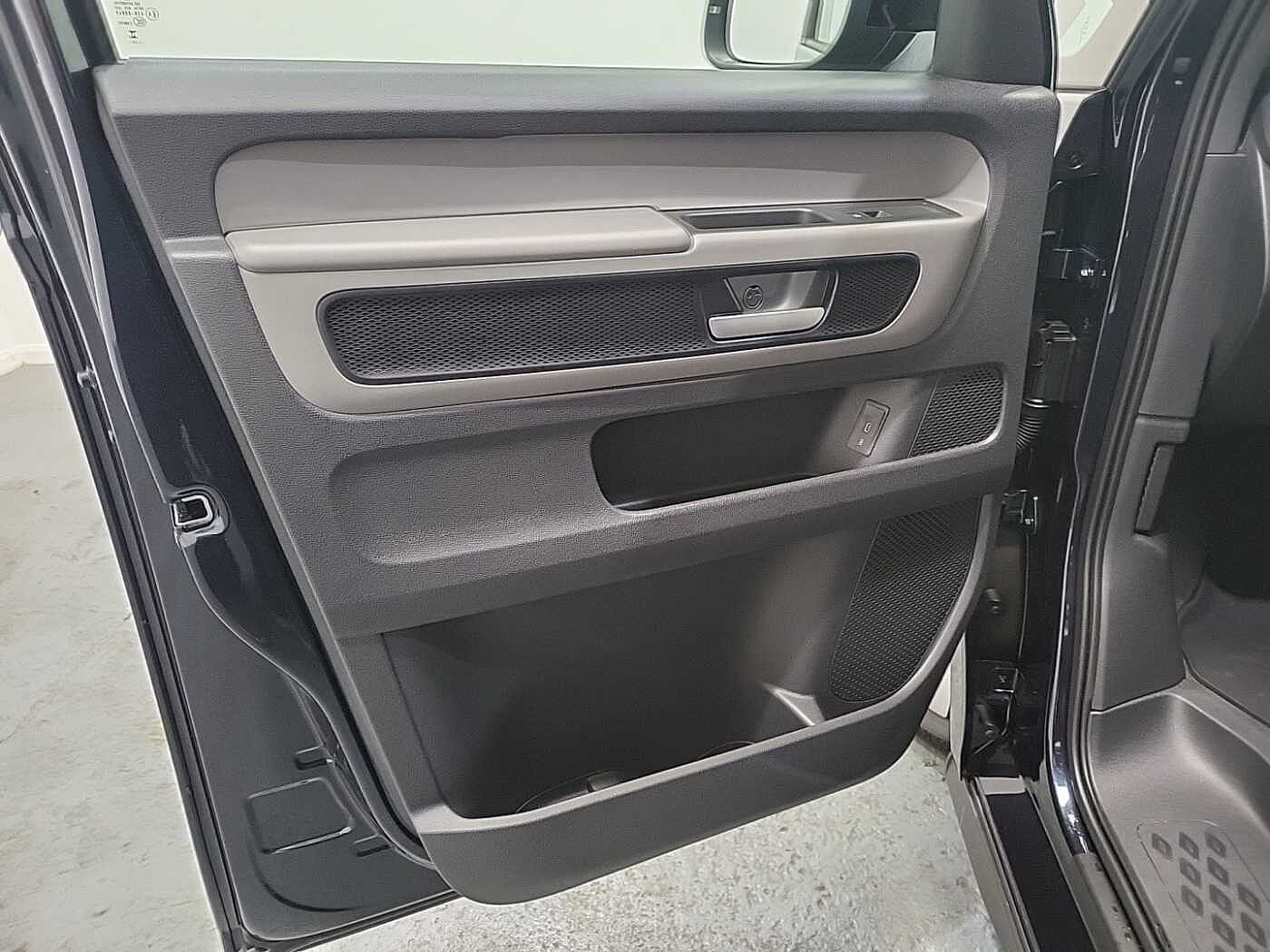 Volkswagen ID. Buzz Cargo E (204ps) Commerce Plus 77kWh
