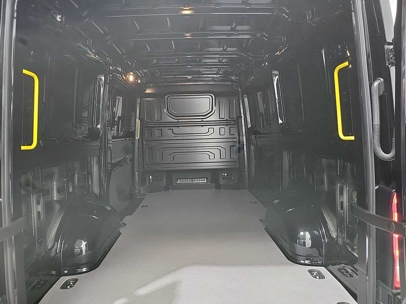 Volkswagen Crafter 2.0TDI 177PS Eu6dT-E CR35 LWB Trendline Low Roof
