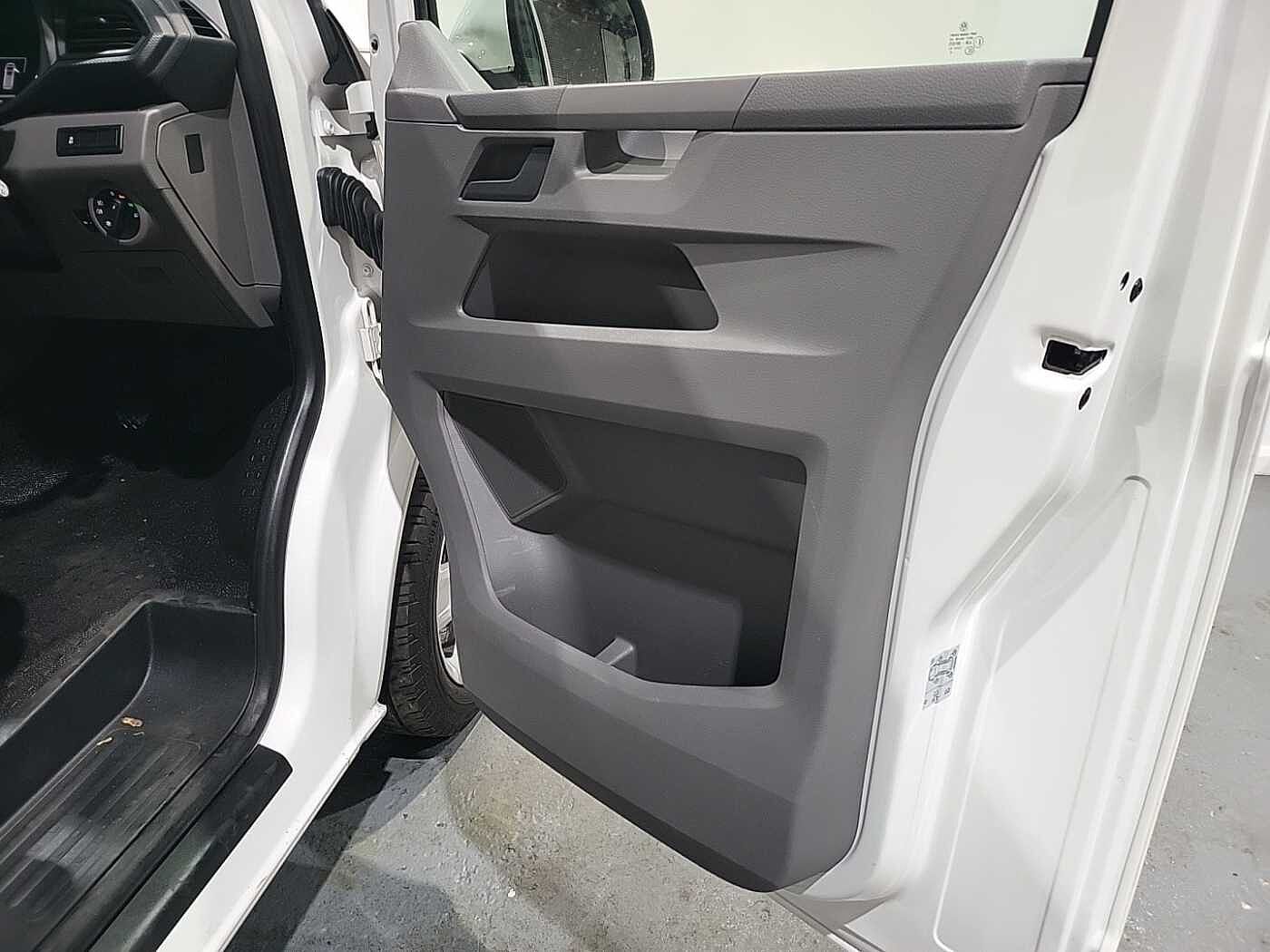 Volkswagen Transporter Kombi 2.0TDI 150 T32 Trendline BMT LWB