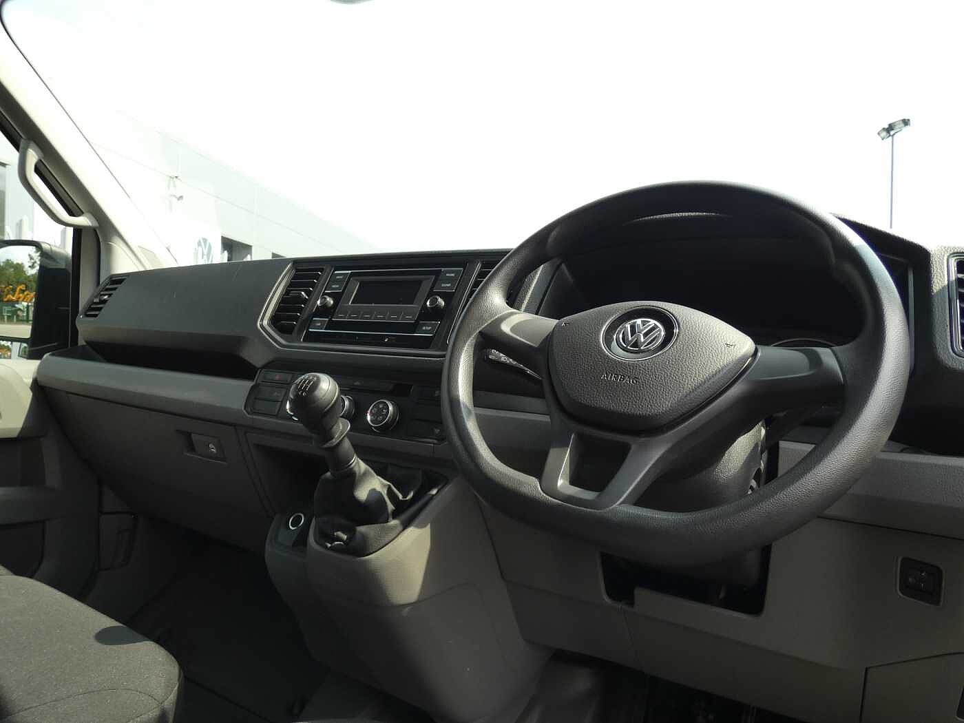 Volkswagen Crafter 2.0TDI 140 Eu6dT FWD CR35 LWB Startline Luton Box