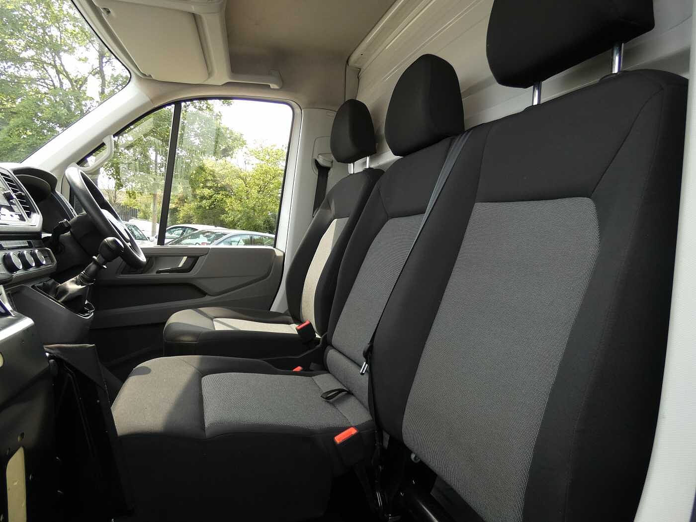 Volkswagen Crafter 2.0TDI 140 Eu6dT FWD CR35 LWB Startline Luton Box