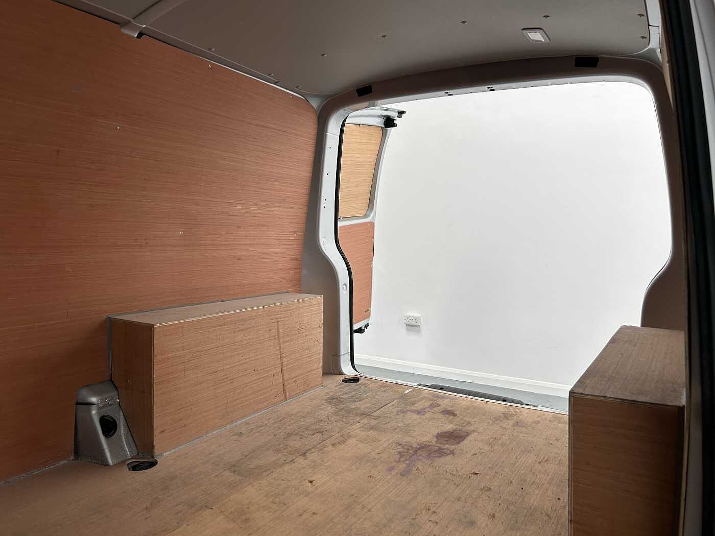 Volkswagen Transporter 2.0TDI (150PS)Eu6 T30 Highline SWB PV