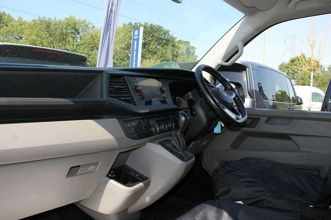 Volkswagen Transporter Shuttle Shuttle SE LWB 150 PS 2.0 TDI 7sp DSG