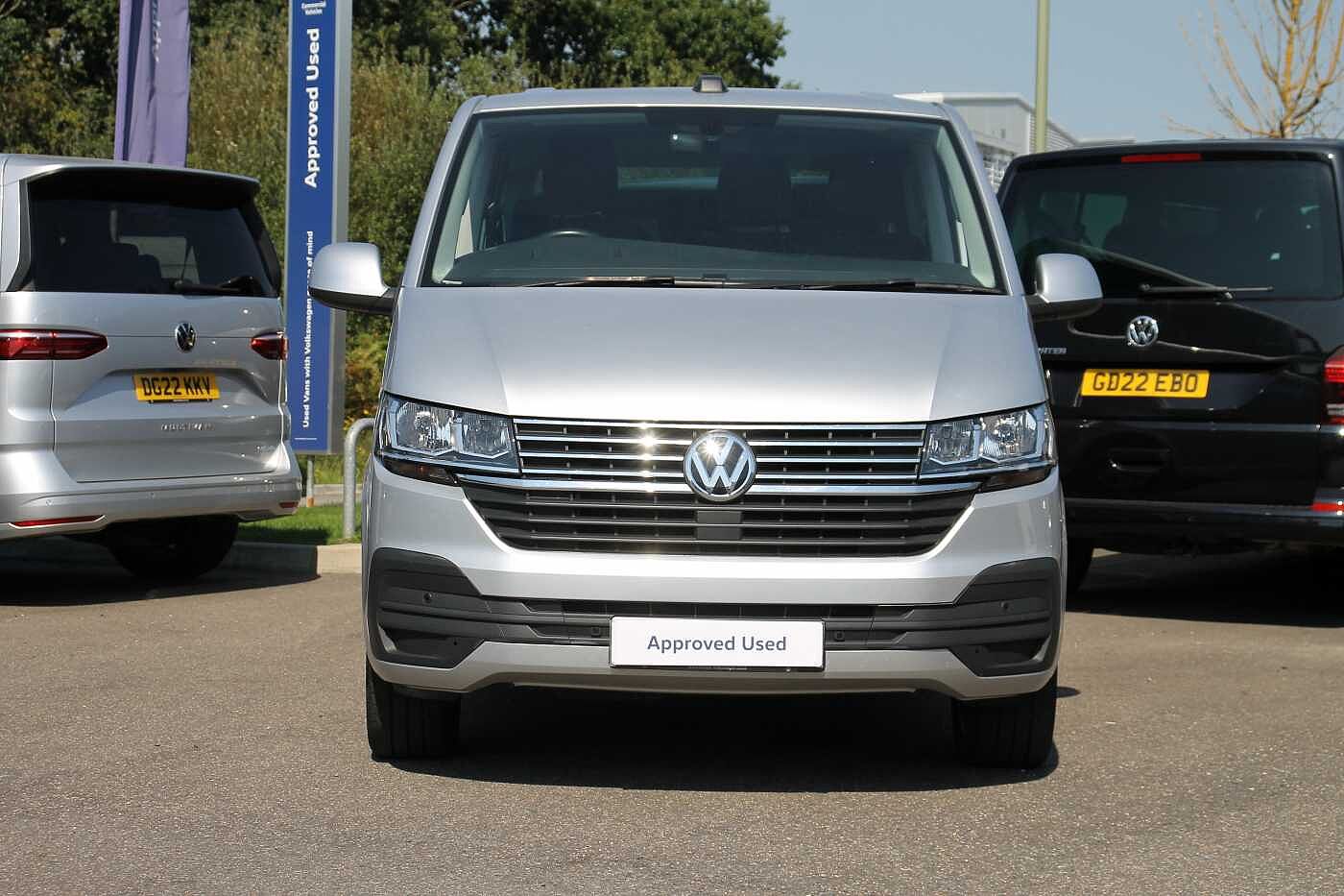 Volkswagen Transporter Shuttle Shuttle SE LWB 150 PS 2.0 TDI 7sp DSG