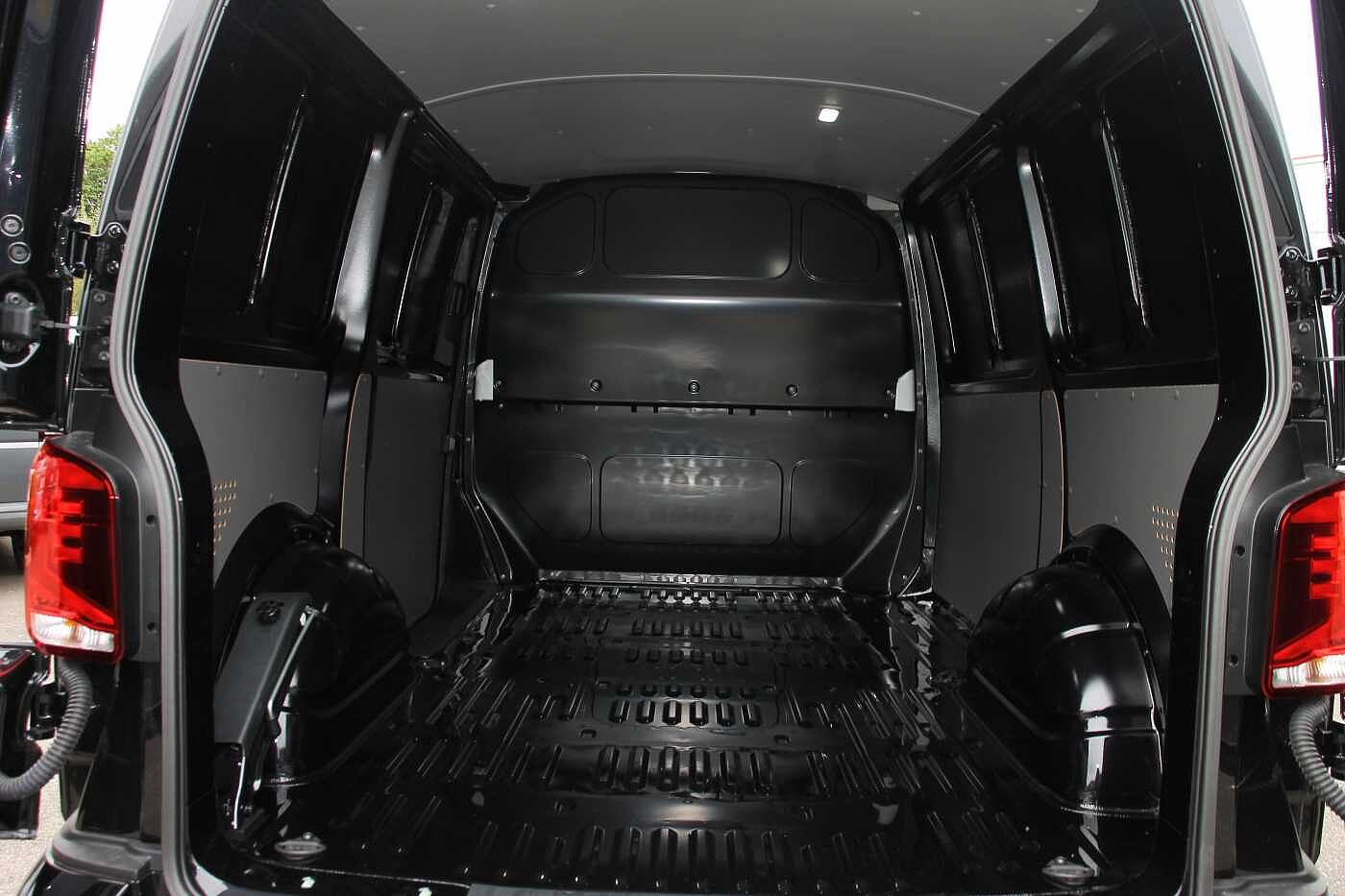 Volkswagen Transporter T28 Panel van Highline SWB 150 PS 2.0 TDI 7sp DSG