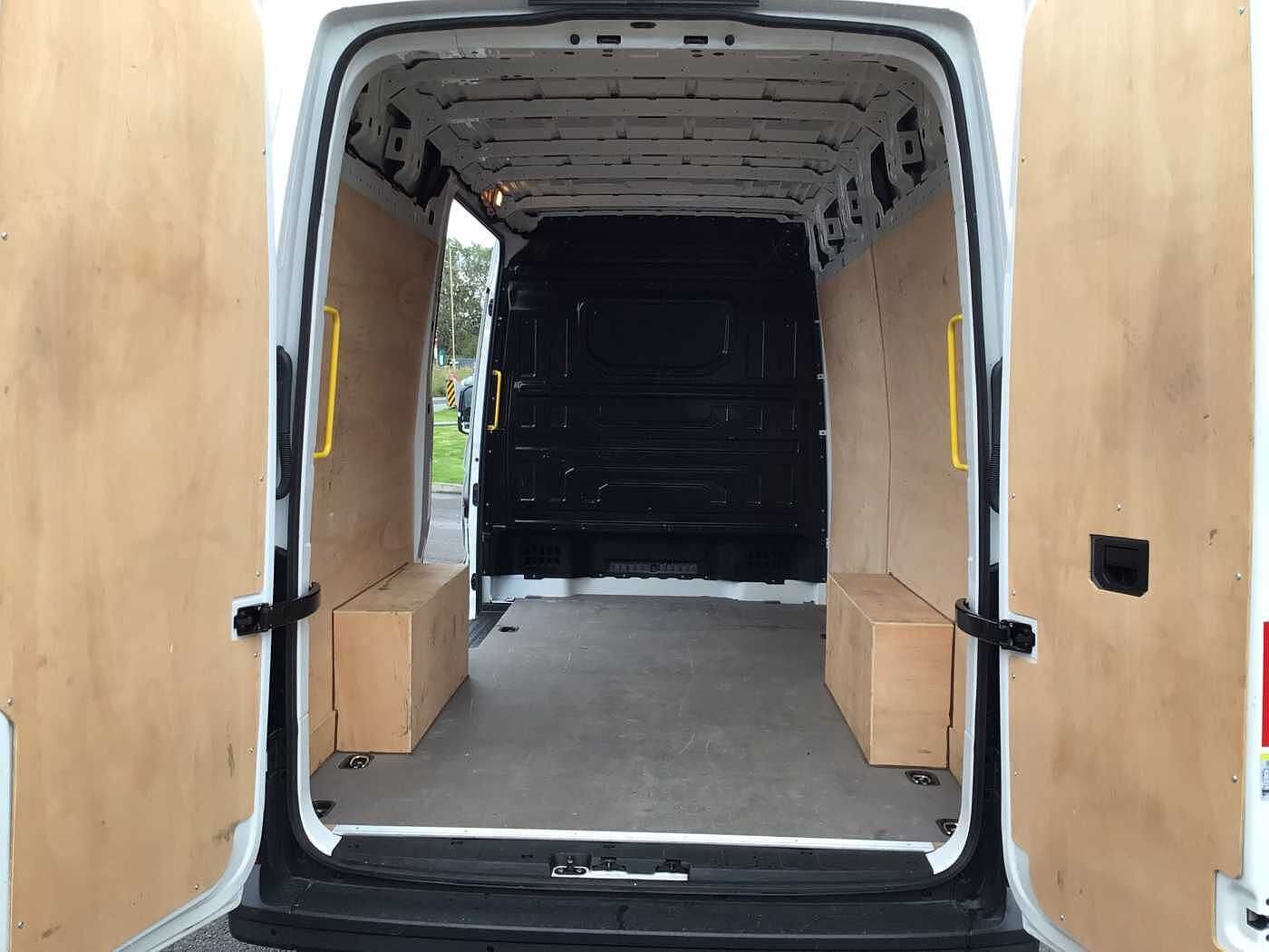Volkswagen Crafter CR35 Panel van Trendline MWB 140 PS 2.0 TDI 6sp Manual FWD
