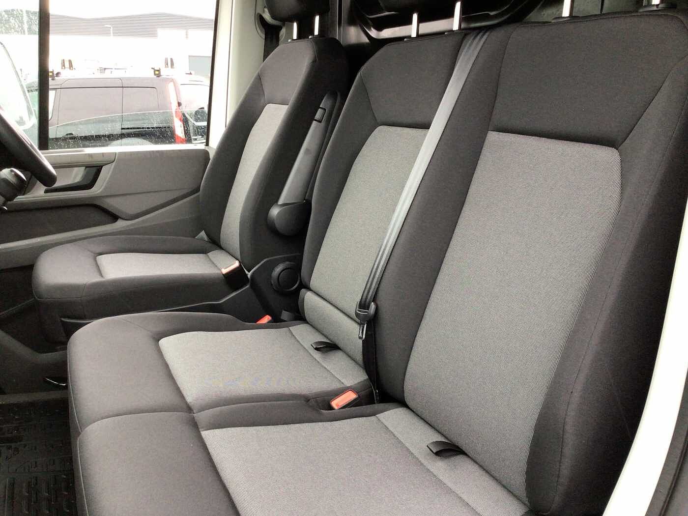 Volkswagen Crafter CR35 Panel van Trendline MWB 140 PS 2.0 TDI 6sp Manual FWD