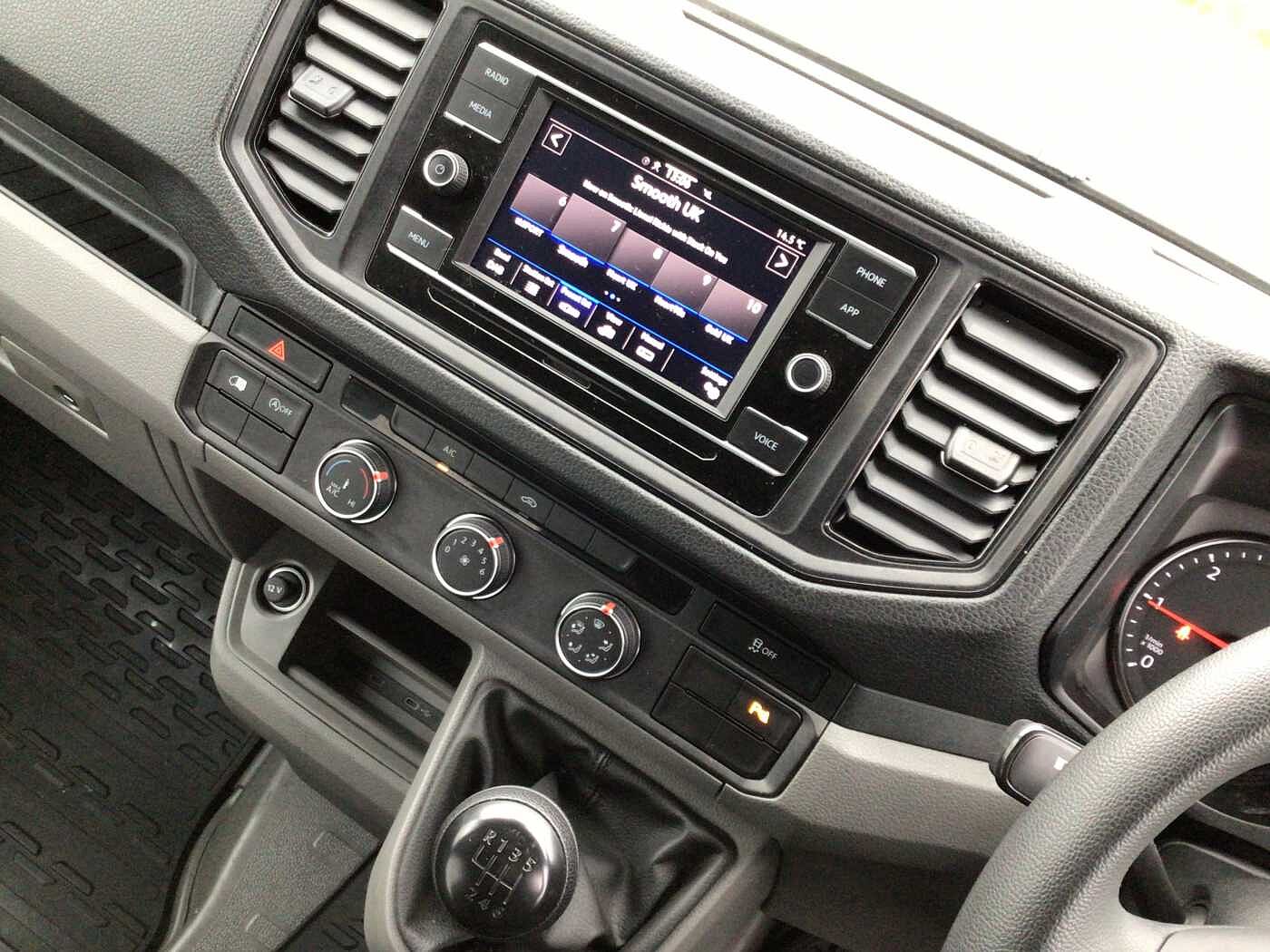 Volkswagen Crafter CR35 Panel van Trendline MWB 140 PS 2.0 TDI 6sp Manual FWD