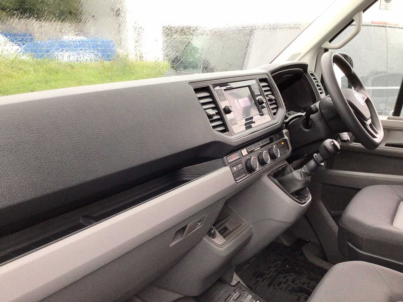 Volkswagen Crafter CR35 Panel van Trendline MWB 140 PS 2.0 TDI 6sp Manual FWD