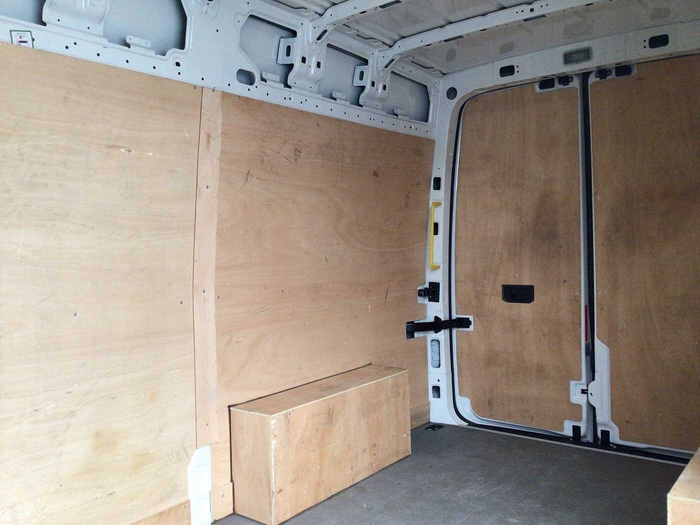 Volkswagen Crafter CR35 Panel van Trendline MWB 140 PS 2.0 TDI 6sp Manual FWD