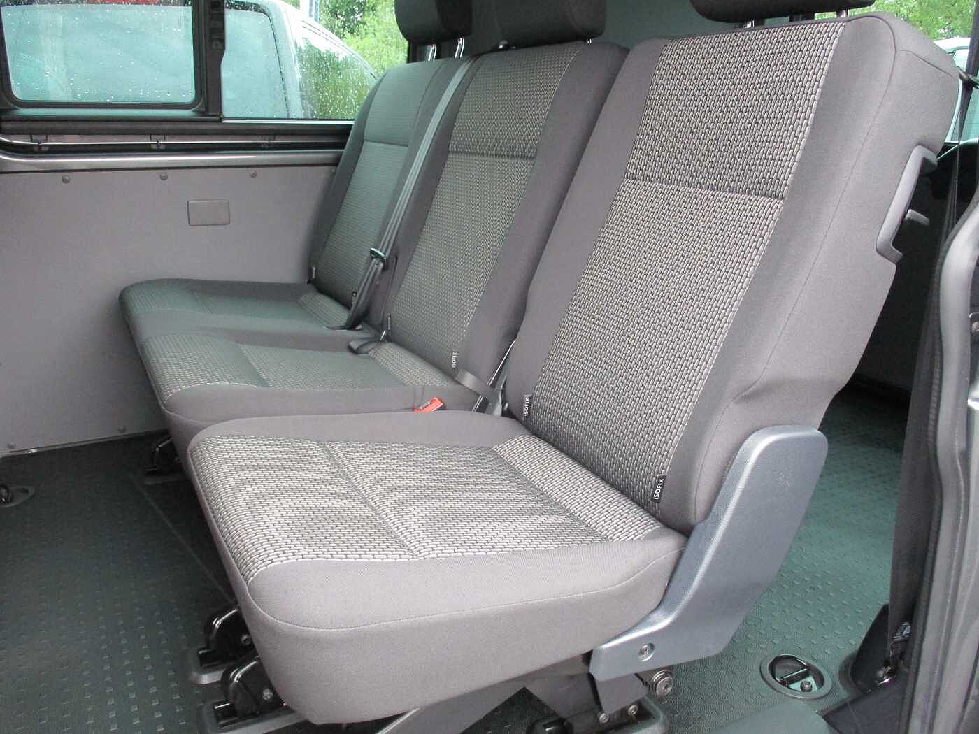 Volkswagen Transporter T30 Kombi Highline SWB 150 PS 2.0 TDI 7sp DSG