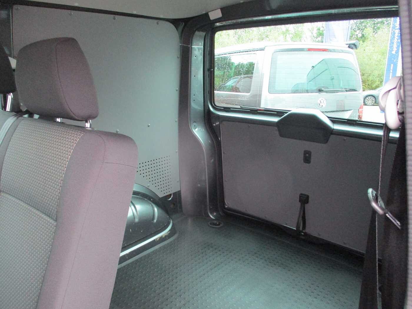Volkswagen Transporter T30 Kombi Highline SWB 150 PS 2.0 TDI 7sp DSG