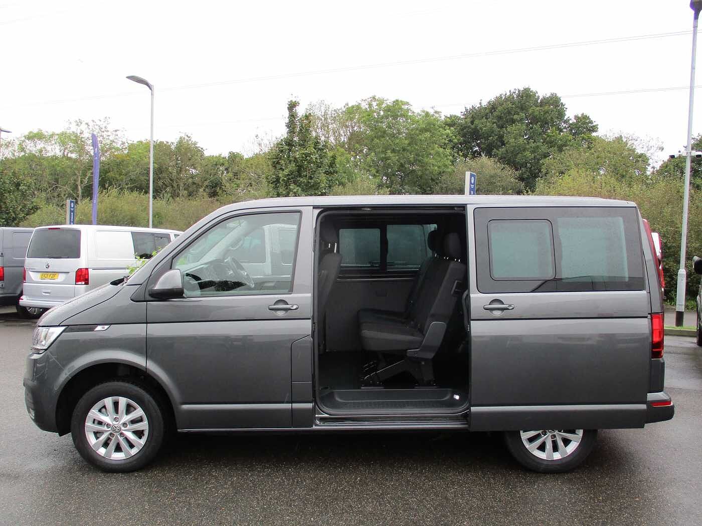 Volkswagen Transporter T30 Kombi Highline SWB 150 PS 2.0 TDI 7sp DSG