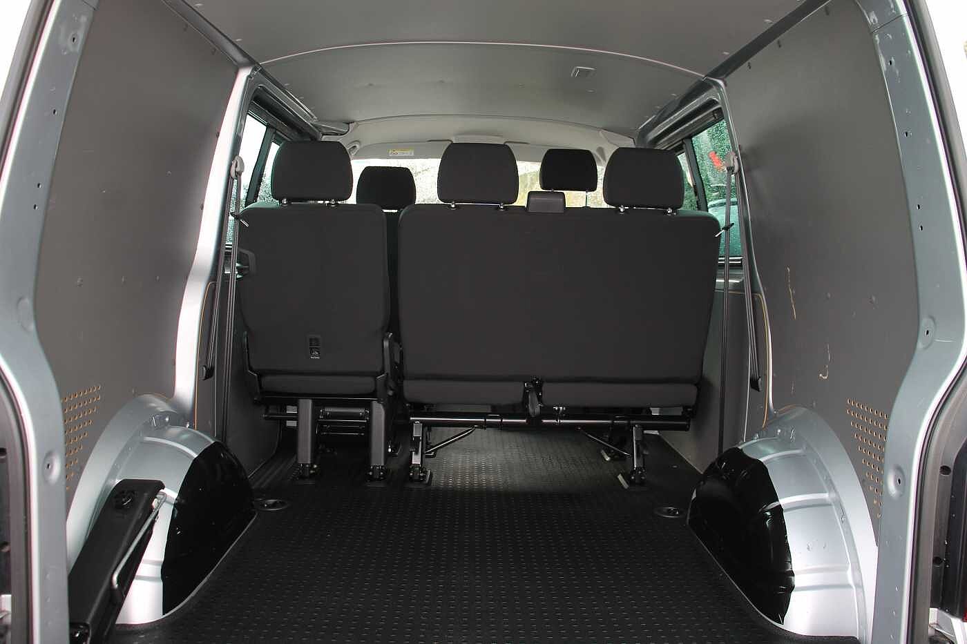 Volkswagen Transporter T32 Kombi Highline SWB 150 PS 2.0 TDI 6sp Manua