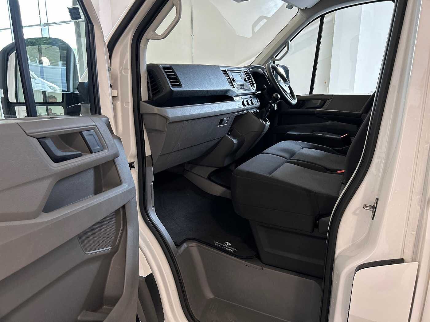 Volkswagen Crafter CR35 Startline LWB Luton 140ps FWD