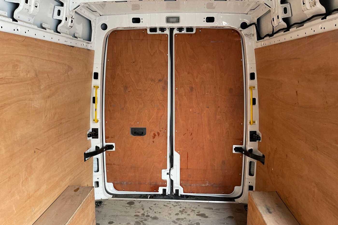 Volkswagen Crafter CR35 MWB FWD 2.0 TDI 140PS Trendline High Roof Van