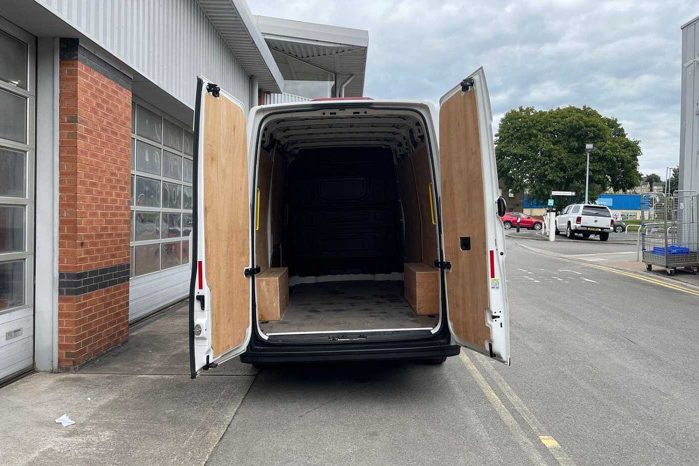 Volkswagen Crafter CR35 MWB FWD 2.0 TDI 140PS Trendline High Roof Van