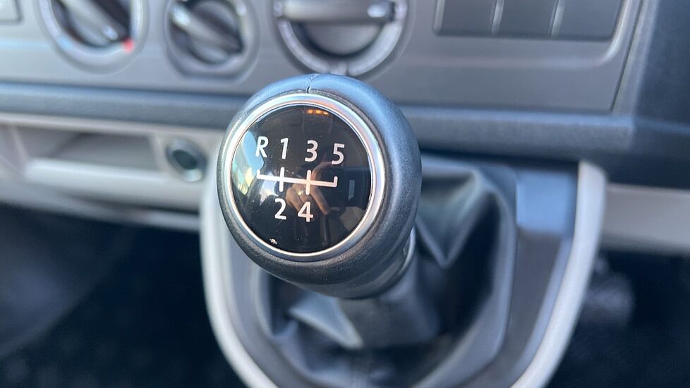 Volkswagen Transporter T30 2.0 Trendline TDI BMT SWB 102PS Kombi Van