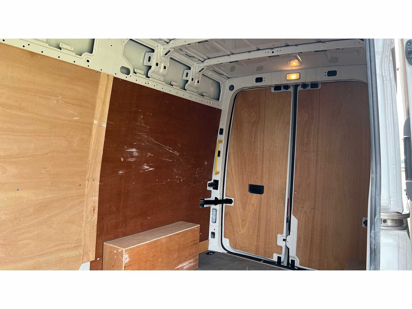 Volkswagen Crafter CR35 Trendline MWB P/Van 140 PS 2.0 TDI Manual FWD