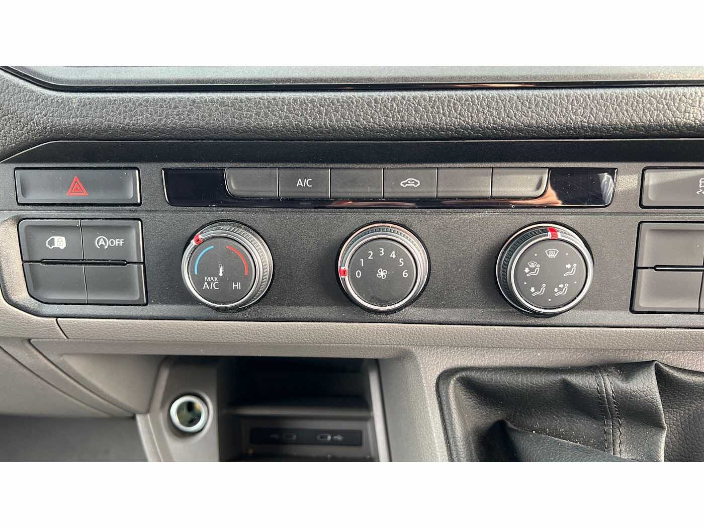 Volkswagen Crafter CR35 Trendline MWB P/Van 140 PS 2.0 TDI Manual FWD