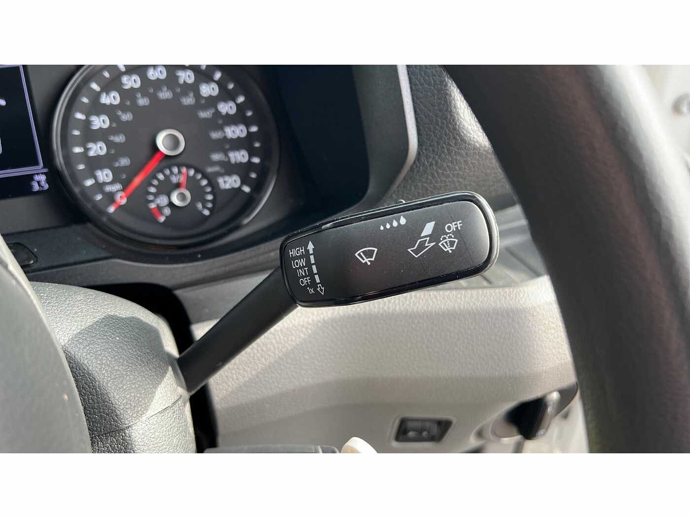 Volkswagen Crafter CR35 Trendline MWB P/Van 140 PS 2.0 TDI Manual FWD