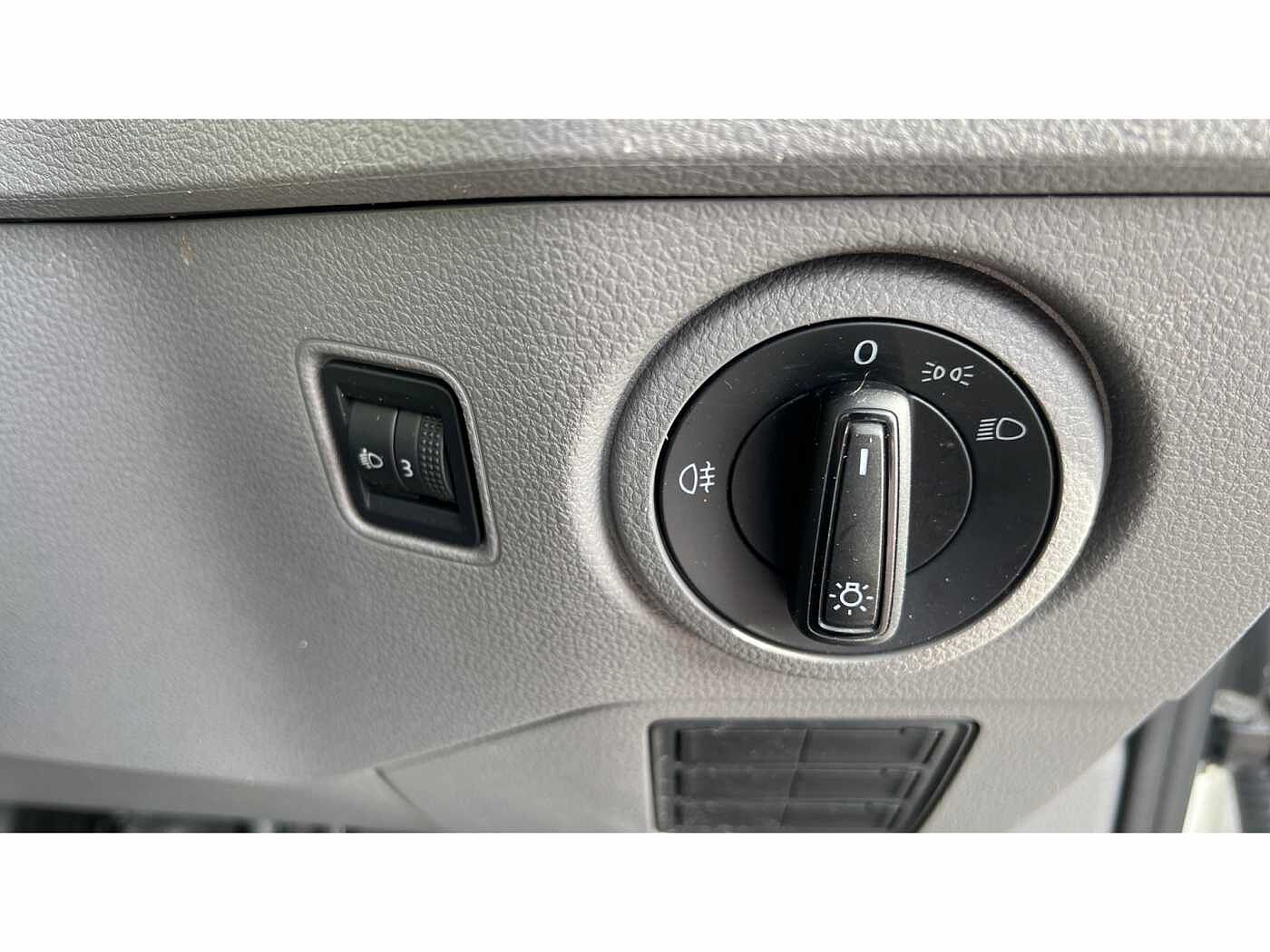 Volkswagen Crafter CR35 Trendline MWB P/Van 140 PS 2.0 TDI Manual FWD